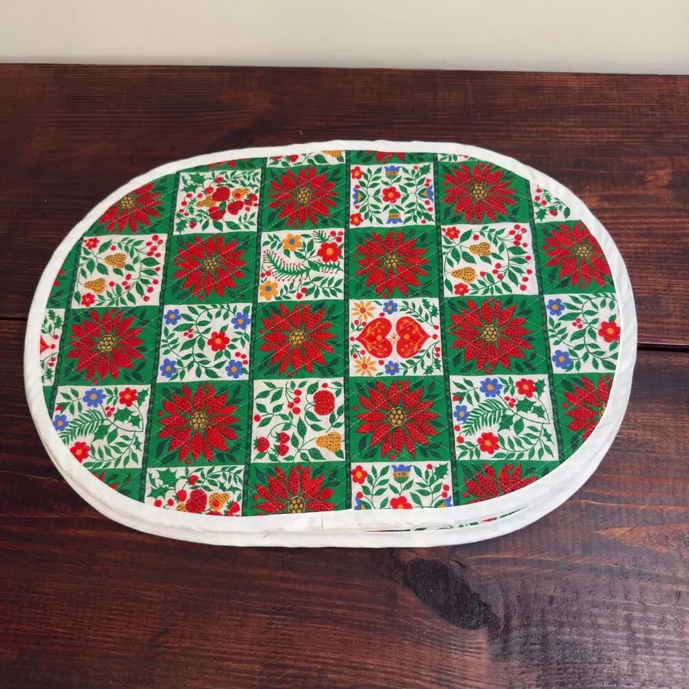 VINTAGE CHRISTMAS Holiday Cottage Quilted Placemats Set of 4